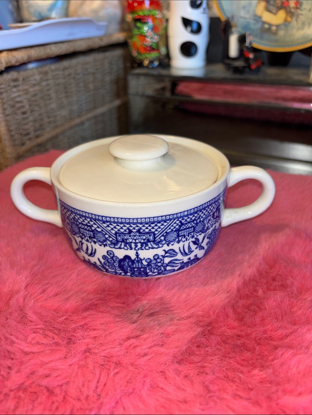 EUC VINTAGE  Blue Willow transferware sugar bowl with a lid and double handles.